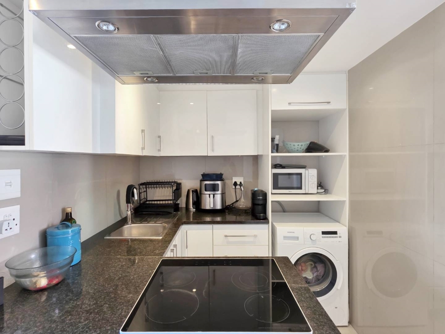To Let 2 Bedroom Property for Rent in Sea Point Western Cape